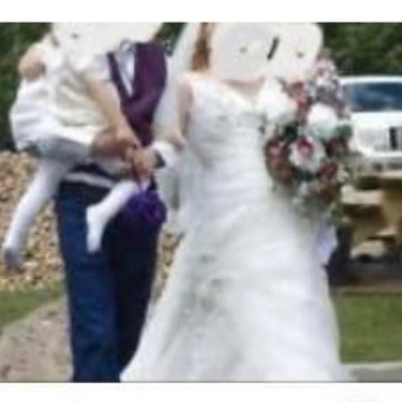 Wedding dress - Picture 1 of 1